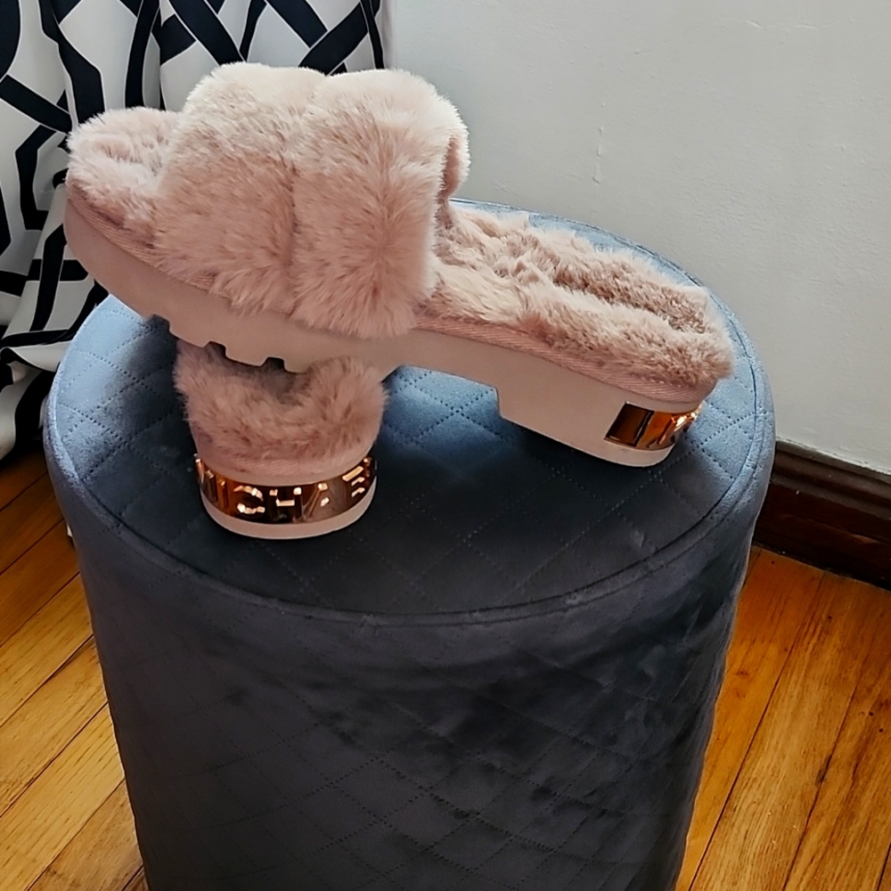 Michael korrs slides size 10